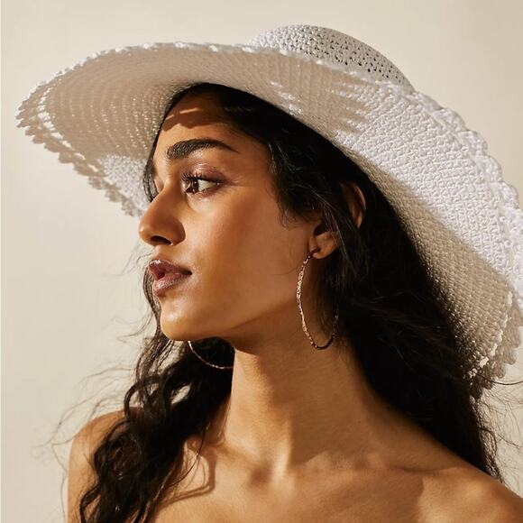 NWT FREE PEOPLE Amelia Scalloped Crochet Sun Hat White - Picture 1 of 5